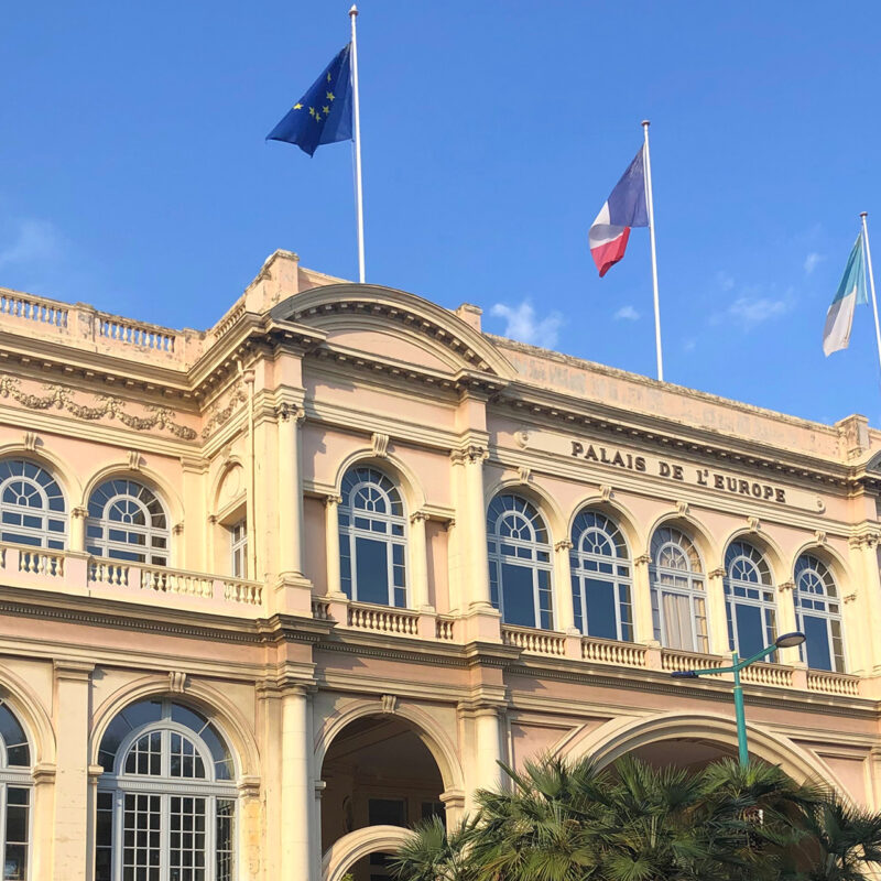 Contre des congrès Menton